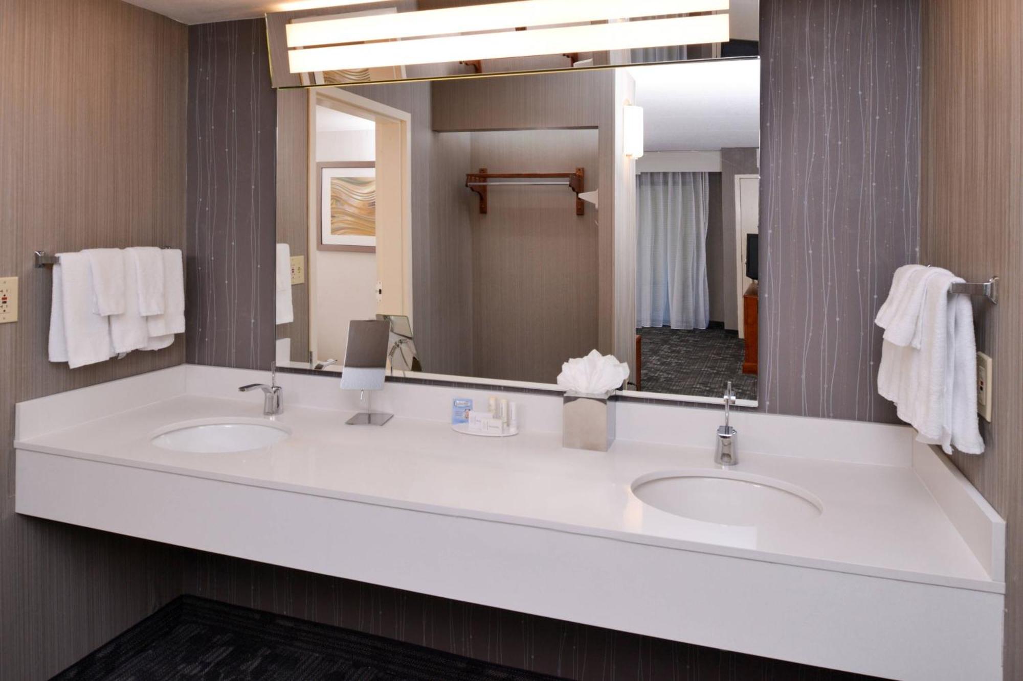 מלון Courtyard By Marriott Charlotte גסטוניה מראה חיצוני תמונה